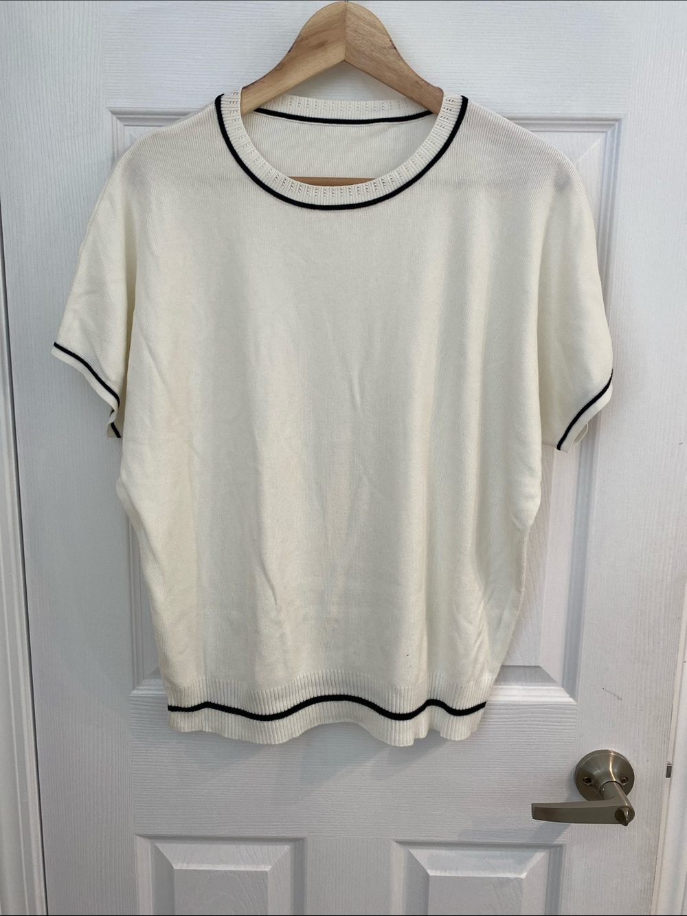 Classic Cream Short-Sleeve Knit Top with Black Trim, Tailored, size large